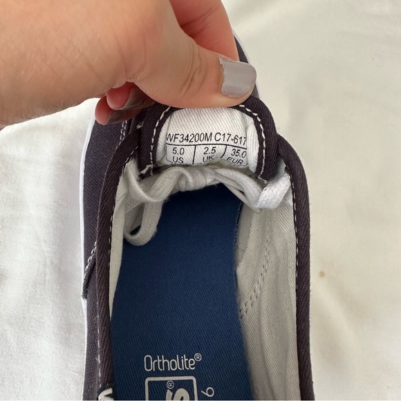 Keds Women's Champion Sneaker in navy (size 5) - Picture 8 of 8